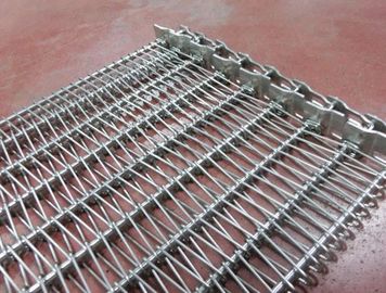 Chine Les casse-croûte cuisent la bande de conveyeur à la friteuse du fil solides solubles avec la cloison, ceinture équilibrée d'armure fournisseur