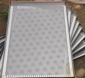 Chine Chemin de câbles perforé de casier métallique en métal, plaque de cuisson d'acier inoxydable pour le traitement des denrées alimentaires des produits alimentaires fournisseur